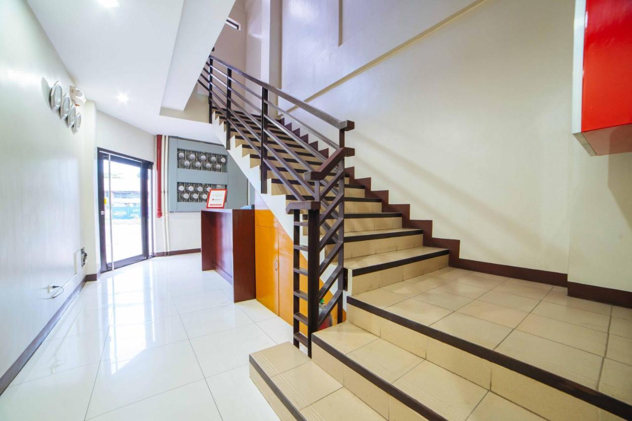 Reddoorz Near Angeles University Foundation Exterior foto